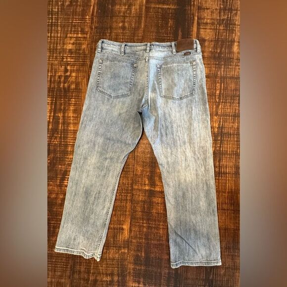 EUC- Men’s Wrangler Regular Fit Straight Leg Jeans - Picture 3 of 4